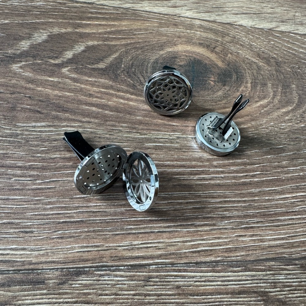 Essential Oil Set with Diffuser Clips - Picture 4 of 4